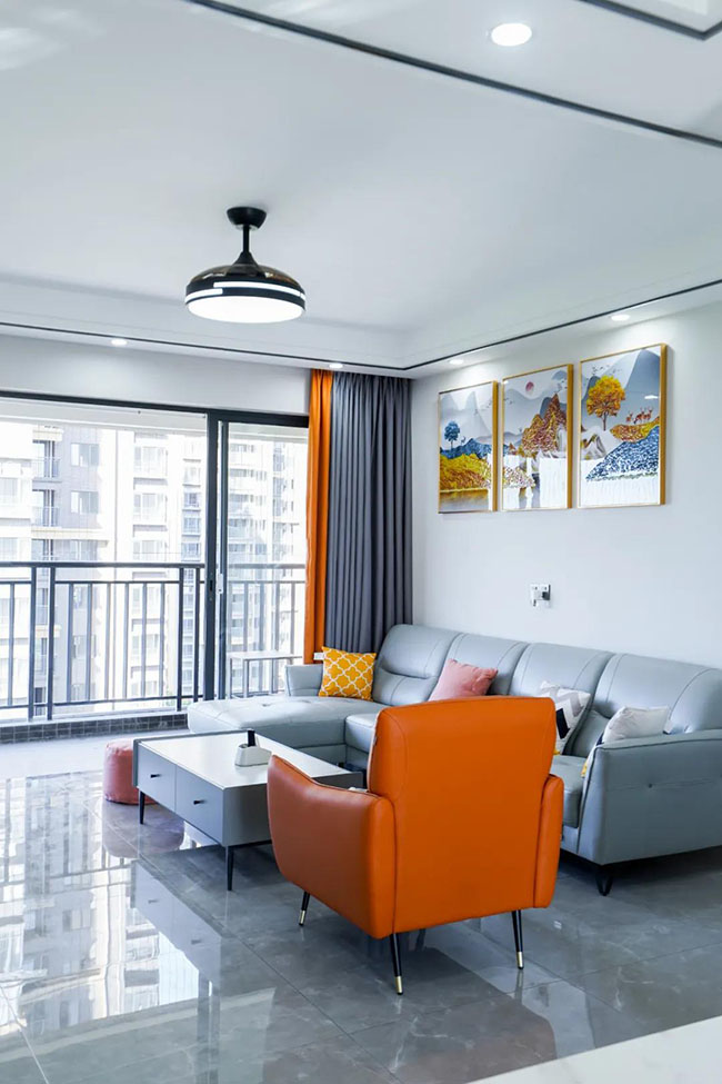 105㎡三居室，用冷暖色調(diào)碰撞出年輕人有趣的簡約生活。